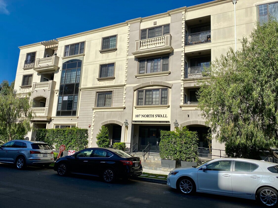 Foto principal - 107 N Swall Dr