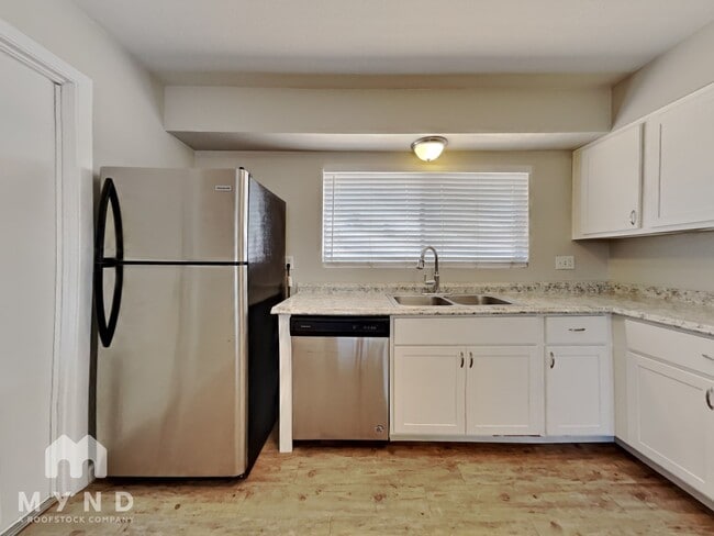 Building Photo - 8048 W Clayton Dr