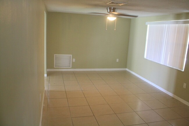 Foto del edificio - Updated 3 bed 1.5 bath in New Port Richey