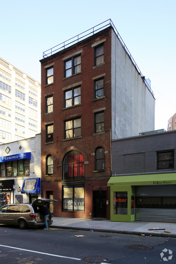 Building Photo - 66 Downing St