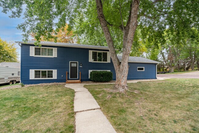 Building Photo - 408 Maple St