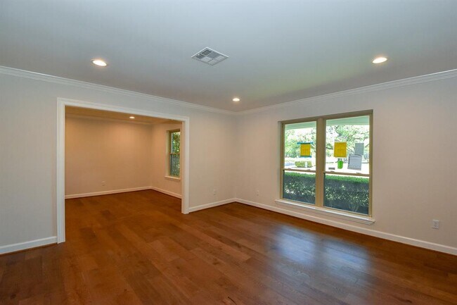 Foto del edificio - 5259 Birdwood Rd