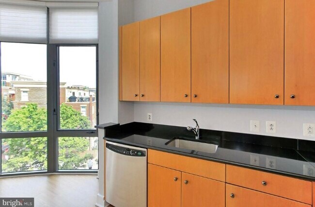 Foto del edificio - 520 John Carlyle St
