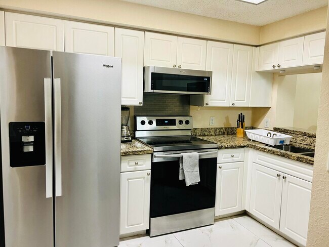 Foto del edificio - 3018 Alcazar Pl