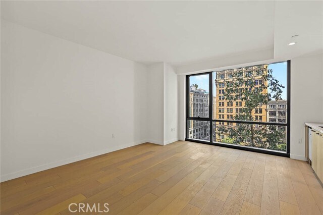 Building Photo - 400 S Broadway