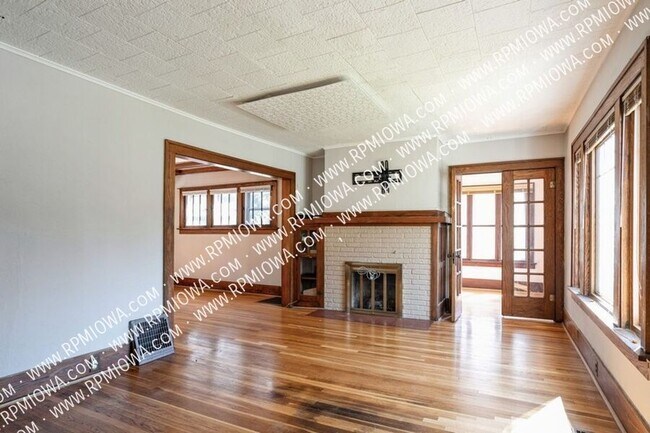 Foto del edificio - 3315 Woodland Ave