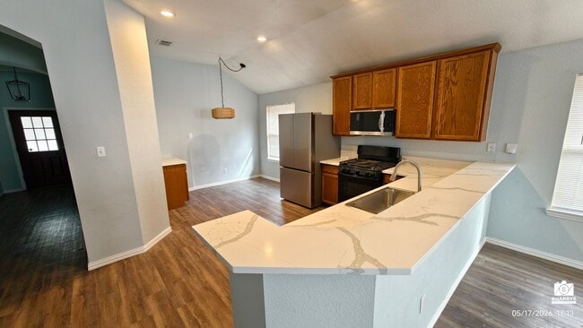 Photo - 304 Hummingbird Dr House