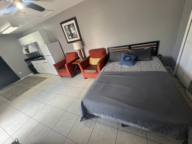 Building Photo - 423 Orchid Dr