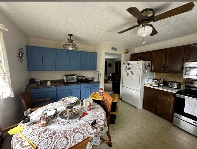 Cocina - 708 S Broad St