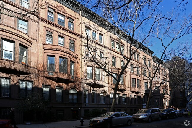 Building Photo - 25 W 89th St