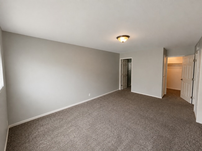 Building Photo - 5900 Stockdale Hwy