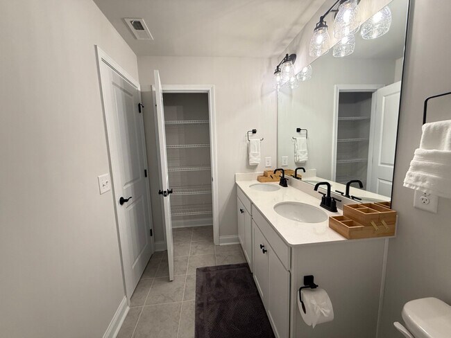 Building Photo - 4045 Grommet Ct