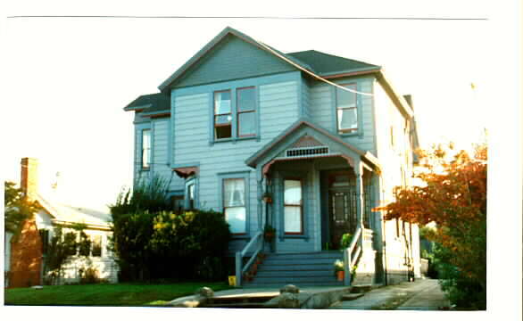 Building Photo - 104 8th St