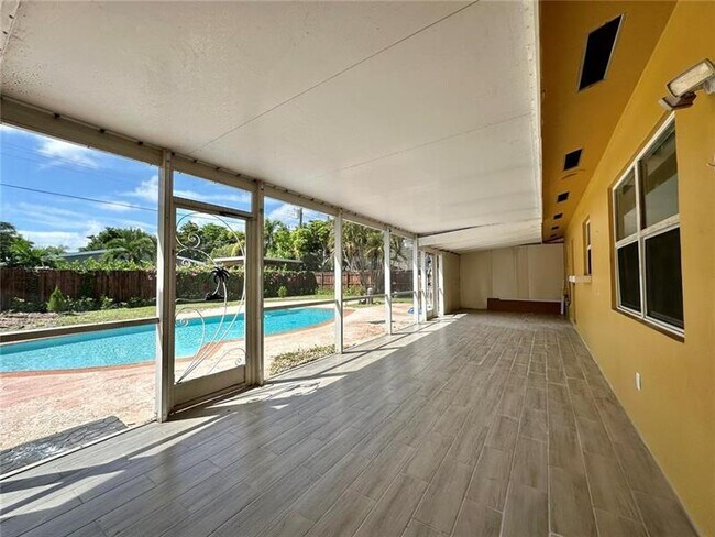 Foto del edificio - 912 NE 9th Ct