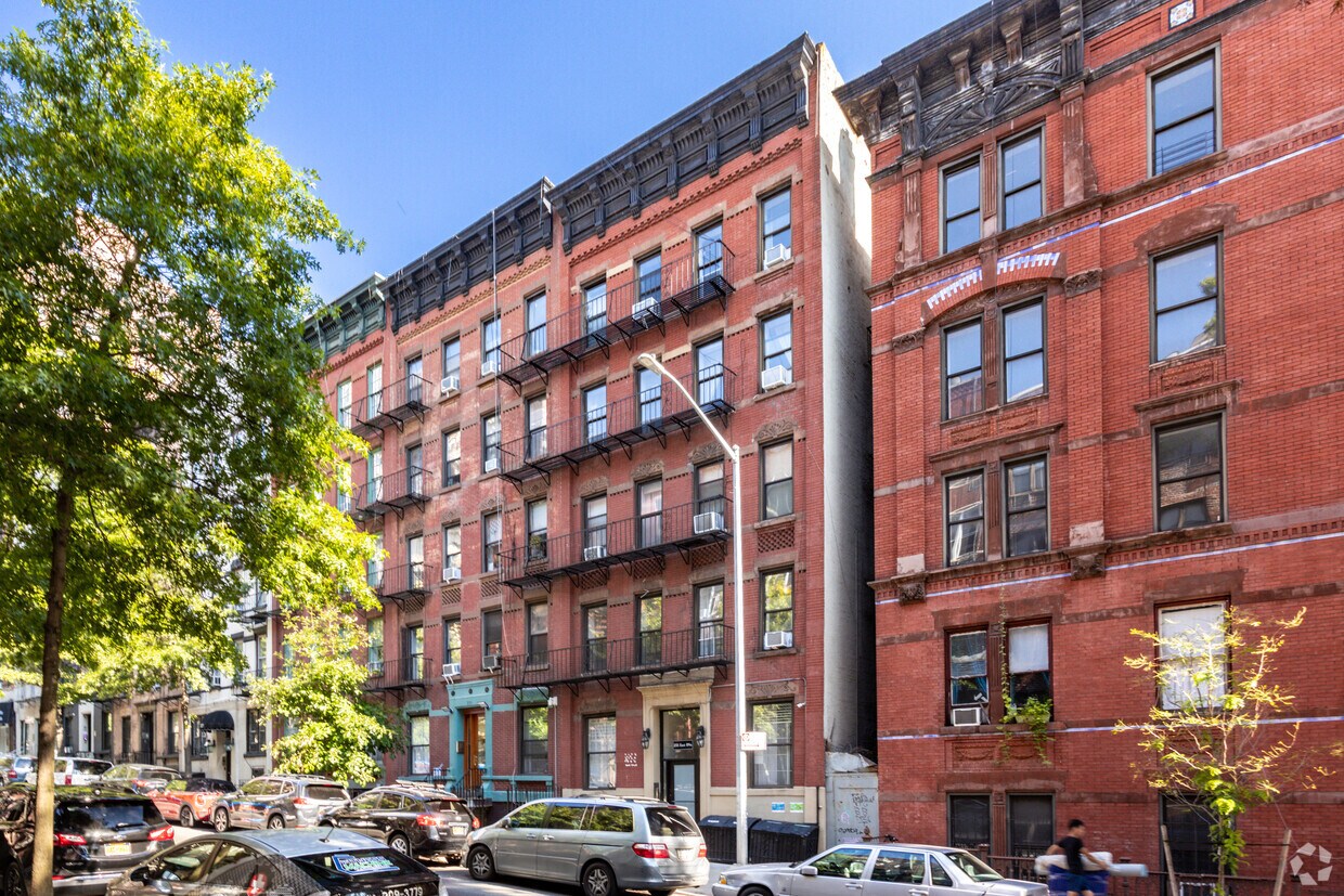 Primary Photo - 233 E 89th St