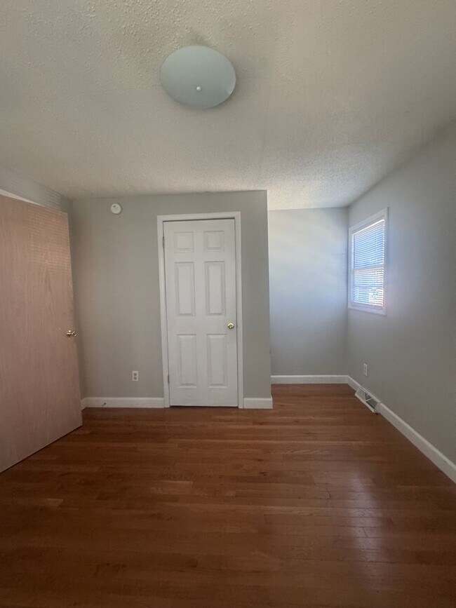 Foto del edificio - 5 BED / 2 BA home right next to Memorial S...