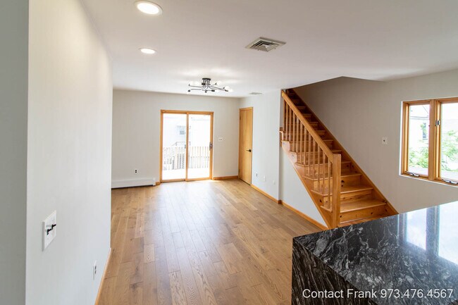 Building Photo - 51 Bayliss St