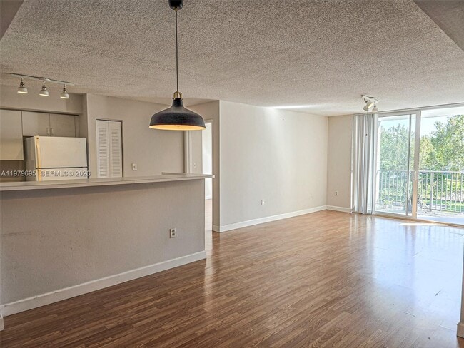 Foto del edificio - 4350 NW 107th Ave