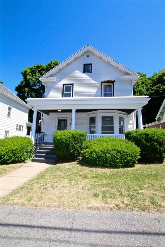 Primary Photo - 302 Hasbrouck Ave