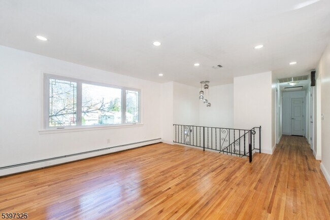 Foto del edificio - 4 Maureen Ct