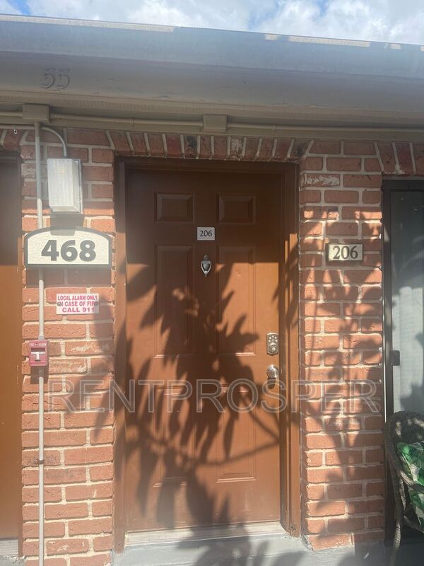 Building Photo - 468 Banyon Tree Cir