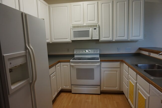 Building Photo - 612 Willoughby Way W