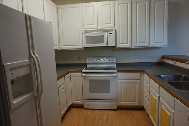 Foto del edificio - 612 Willoughby Way W