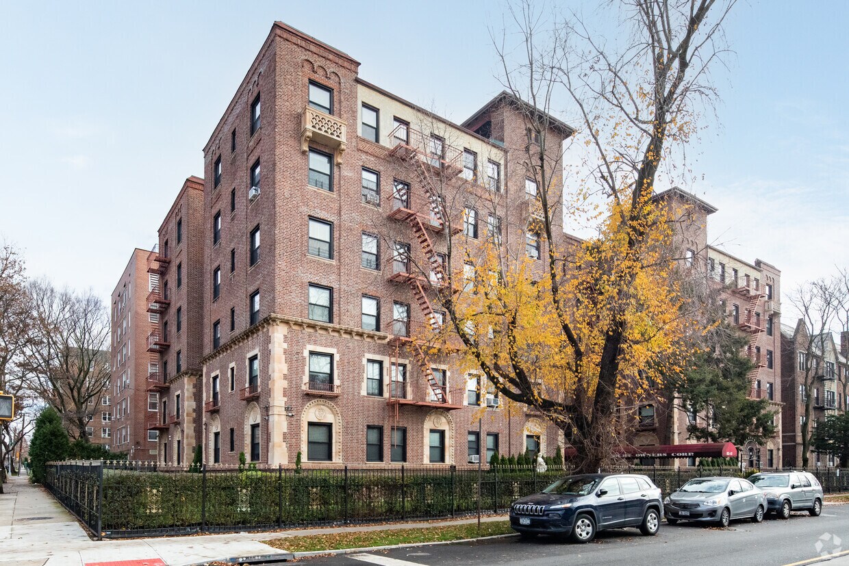 Primary Photo - 8511 Lefferts Blvd