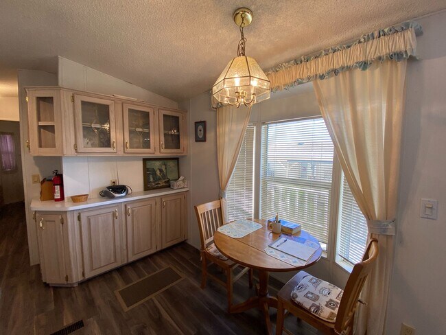 Foto del edificio - 55+ Park Town Home!