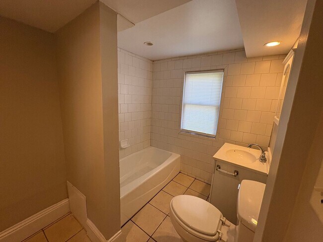 Foto del edificio - 3846 Ridge Ave