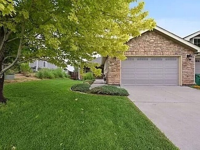Foto del edificio - 4 Bedroom Multi Family in Lakewood