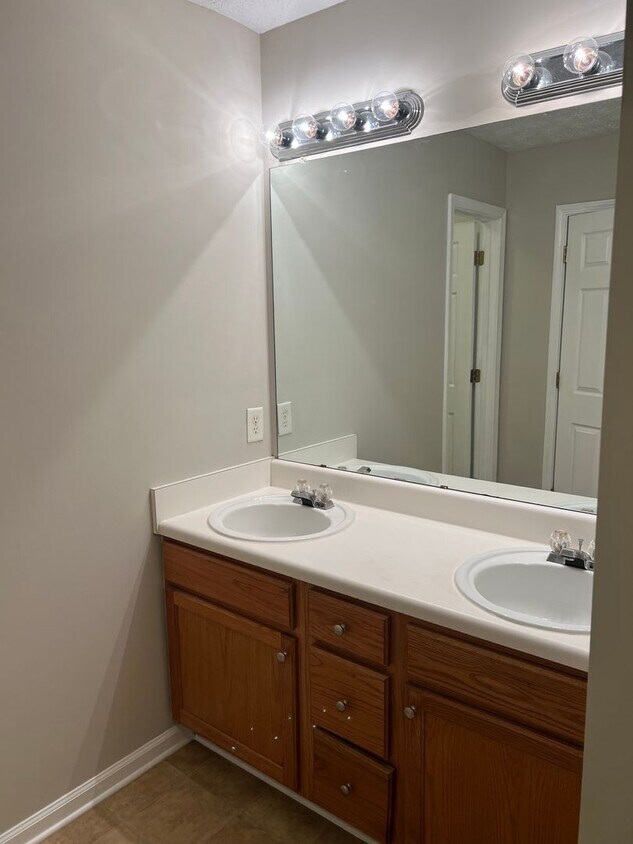 Primary Photo - Adorable 3 Bedroom, 2 1/2 Bath
