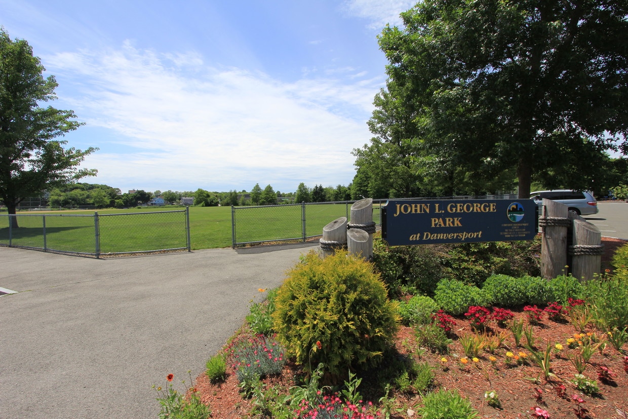 15 River Dr, Danvers, MA 01923 Condo for Rent in Danvers, MA