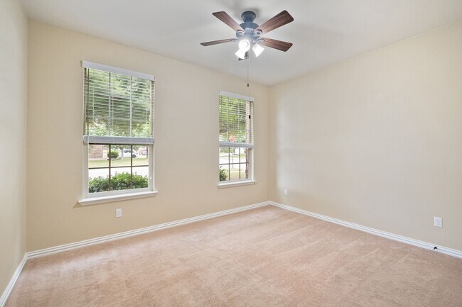 Foto del edificio - Peaceful 3 Bedroom, 2 Bath Home in Fantast...