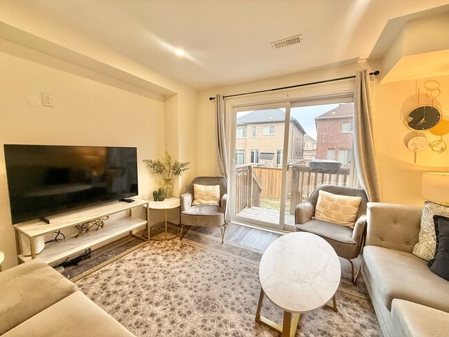 Building Photo - 1 + D BED - 1 BATH - RICHMOND HILL - BASEMENT