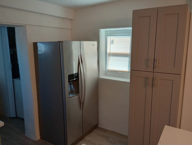 Foto del edificio - E 4th St