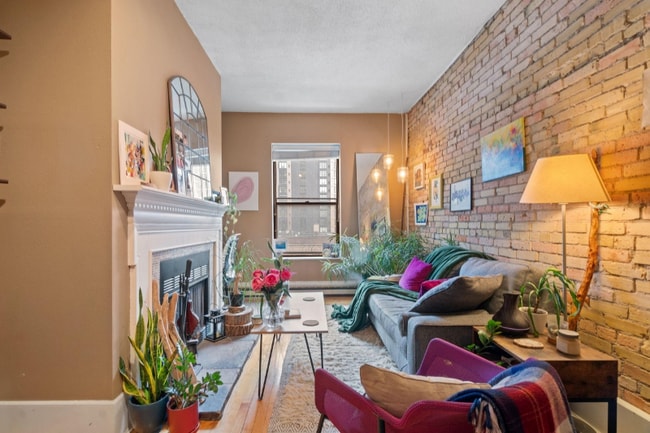 Building Photo - 609 S 9th St