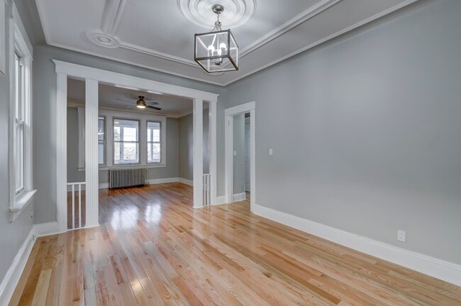 Building Photo - 132 W 16th St