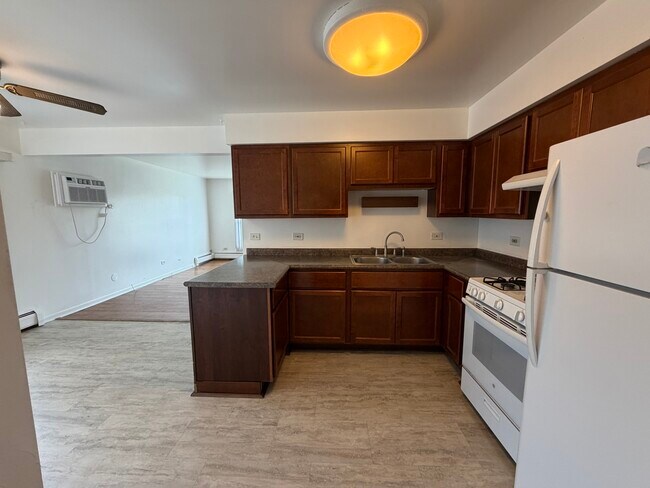 Foto del edificio - 4549 Forest Ave