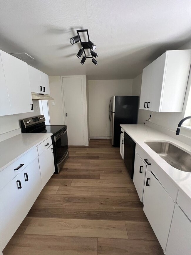 Building Photo - NE 3/BD 1/BA 1/CG