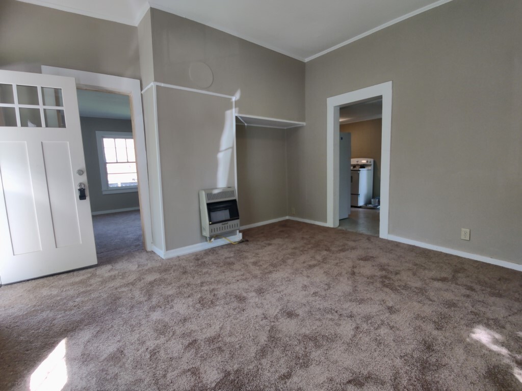 Primary Photo - 207 E Poplar St
