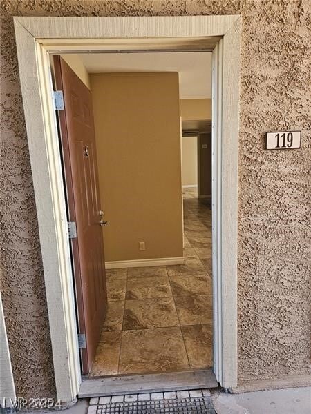 Foto del edificio - 5081 River Glen Dr