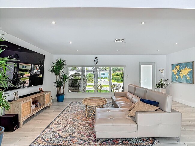 Foto del edificio - 1080 NE 104th St