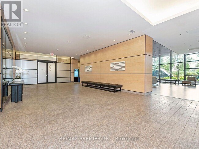 Photo du bâtiment - 2900 Hwy 7