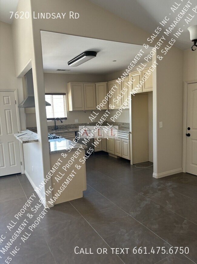 Foto del edificio - 7620 Lindsay Rd