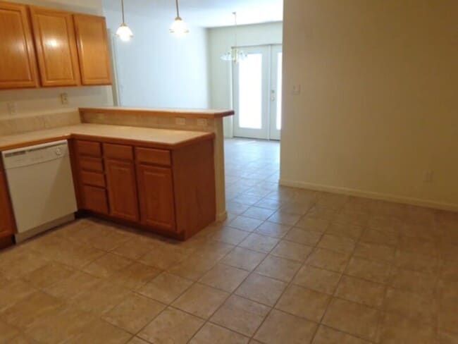 Building Photo - Beautiful Home!!