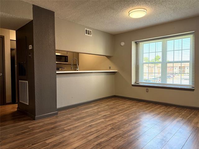 Foto del edificio - 12484 Abrams Rd