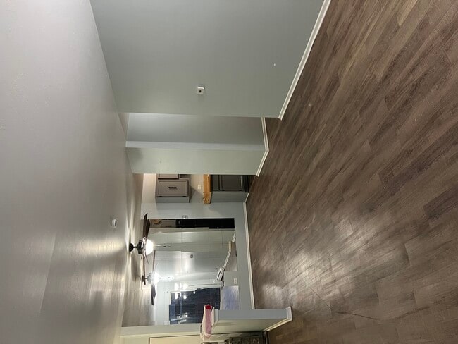 Foto del edificio - 247 N Neltnor Blvd