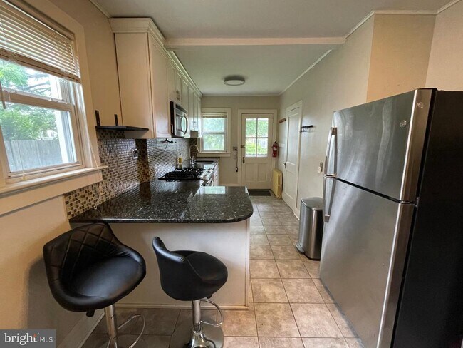 Foto del edificio - 721 Mayflower Ave