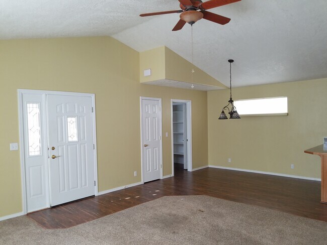 Foto del edificio - 2302 N Linda Vista Plz